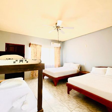 Hotel Georgi Cr Veintisiete de Abril Kültér fotó