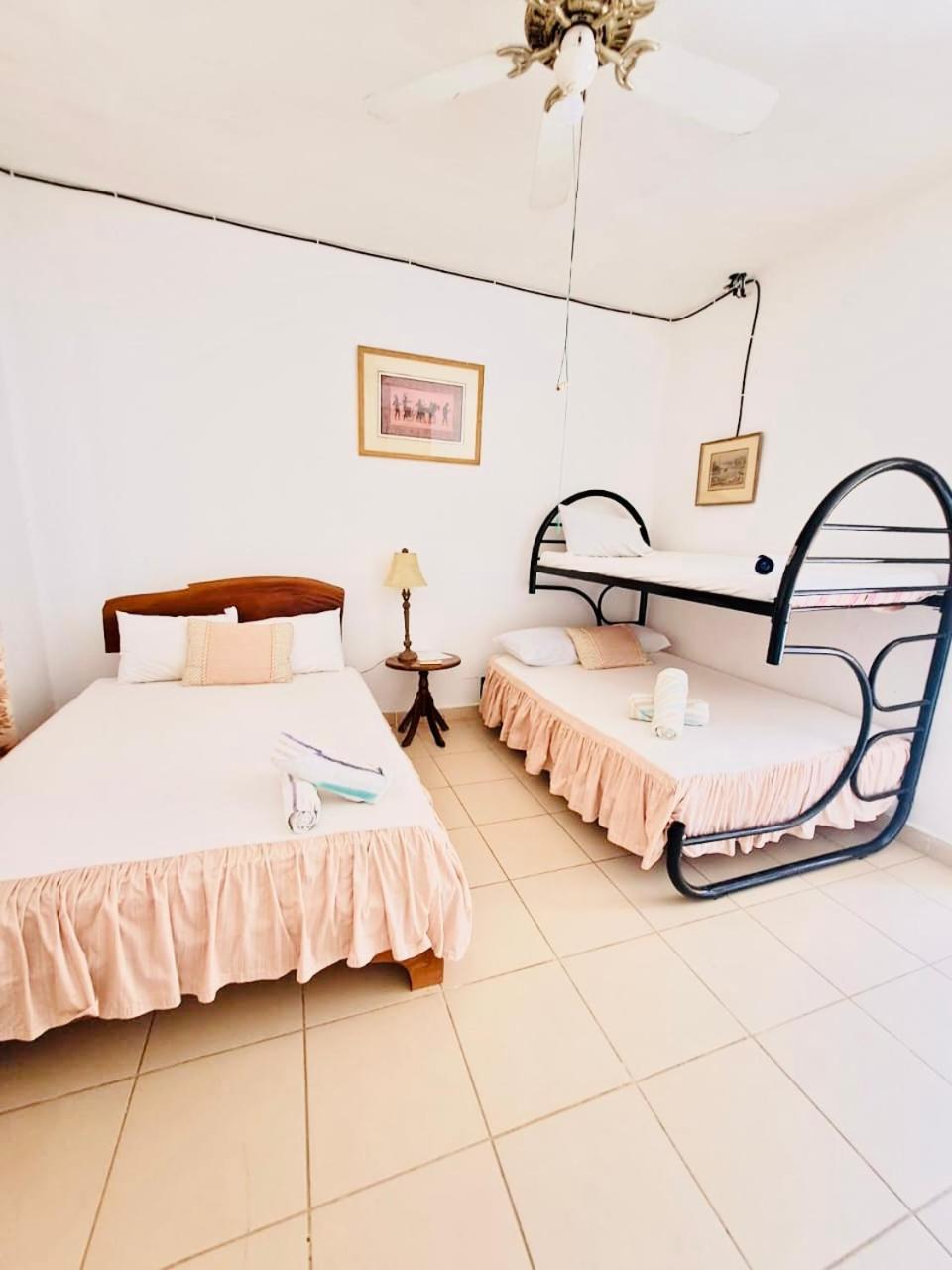 Hotel Georgi Cr Veintisiete de Abril Kültér fotó