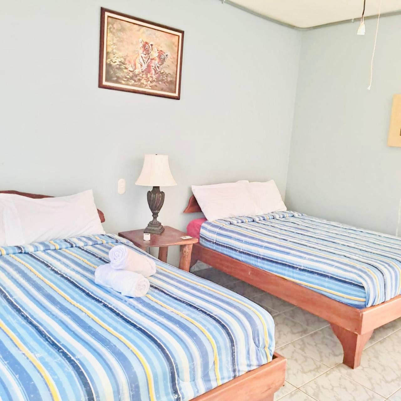 Hotel Georgi Cr Veintisiete de Abril Kültér fotó