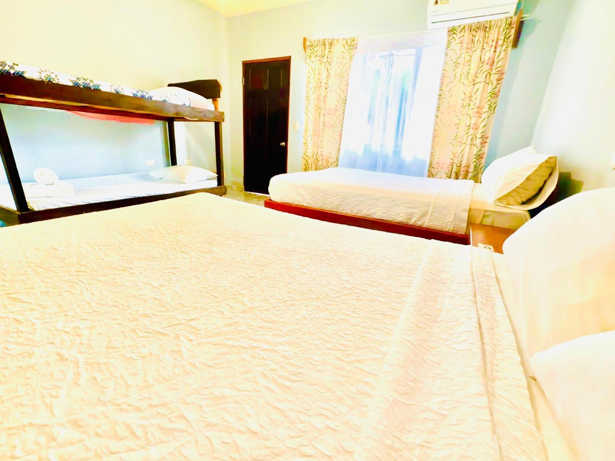 Hotel Georgi Cr Veintisiete de Abril Kültér fotó